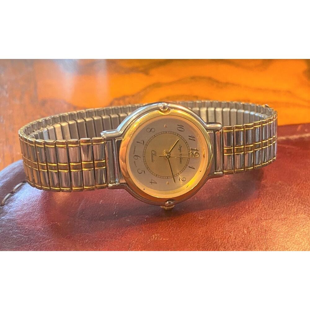 VTG Women's Gold Tone 25mm Sergio Valente Classic Watch